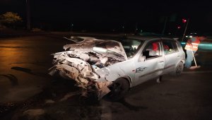 Adana'da iki otomobil çarpıştı: 6 yaralı
