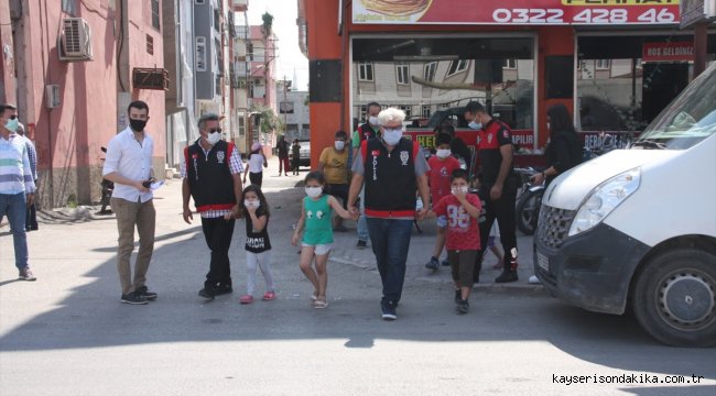 Adana'da polis, anaokulu ve ilkokul öğrencilerini okulla buluşturdu