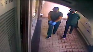 Adana'daki kuyumcu soygununun zanlılarını ayakkabının rengi ele verdi