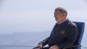 Akar: "Sayın Macron'un politikalarının iflas ettiği açık seçik görülüyor. Bunu örtbas etmek için kendince bazı roller kapmaya çalışmakta."