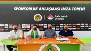 Alanyaspor'un stadyum sponsoru bu sezon da Bahçeşehir Koleji oldu