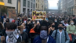 Almanya'da düzenlenen gösterilere katılan binlerce kişi sığınmacıların ülkeye getirilmesini istedi 