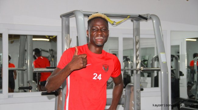 Atakaş Hatayspor'da yeni transfer Babajide David Akintola antrenmanlara başladı