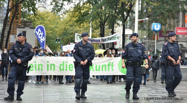 Avusturya'da çevrecilerden iklim protestosu