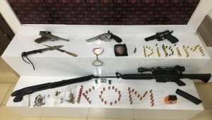 Aydın'da uyuşturucu operasyonunda yakalanan 3 zanlıdan 2'si tutuklandı