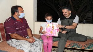 Bakan Pakdemirli, Hatay'da yangın bölgesindeki bir aileyi evinde ziyaret etti