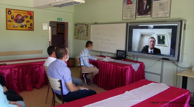 Bakan Ziya Selçuk, Afyonkarahisar'daki bir okulda düzenlenen seminere, telekonferansla bağlandı