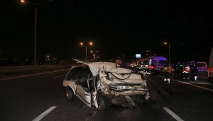 Başkentte tır otomobile arkadan çarptı: 2 ölü
