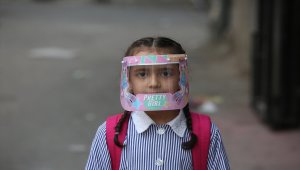 Batı Şeria'da Kovid-19 salgını gölgesinde aşamalı olarak yüz yüze eğitim başladı