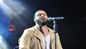 Berkay, Kuşadası'nda konser verdi