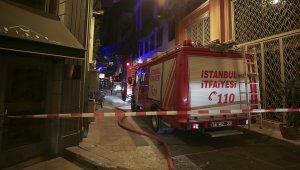 Beyoğlu'nda metruk binada çıkan yangın söndürüldü