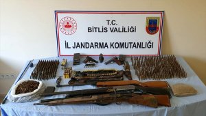 Bitlis&#39;te uyuşturucu operasyonunda silah ve mühimmat ele geçirildi