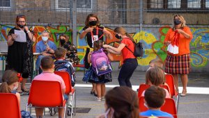 Bosna Hersek ve Sırbistan'da Kovid-19 gölgesinde ilk ders zili çaldı