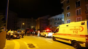 Bursa'da bir apartmanda çıkan yangında 3 kişi dumandan etkilendi