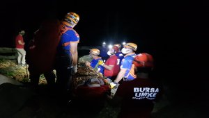 Bursa'da dereye düşerek yaralanan kişiyi ekipler kurtarıldı