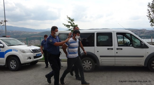Bursa'da polis müşteri gibi iletişime geçtiği hırsızları yakaladı