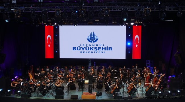 Cemal Reşit Rey Senfoni Orkestrası, Harbiye Açıkhava'da konser verdi