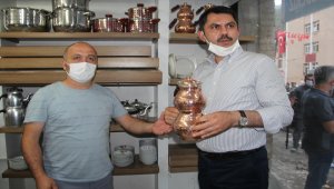 Çevre ve Şehircilik Bakanı Kurum, selden etkilenen Dereli'de incelemelerde bulundu