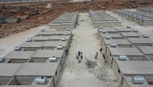 Deniz Feneri Derneğince İdlib'de yapılan 650 briket eve aileler yerleştirildi