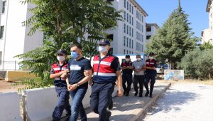 Denizli'de eski nişanlısının bulunduğu otomobile ateş eden zanlı yakandı