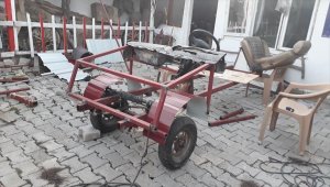 Denizlili bıçak ustasının ürettiği üstü açık iki kişilik otomobil ilgi görüyor