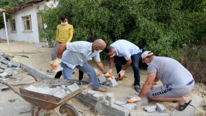 "Devlet millet" el ele verdi köy yolları yenilendi