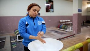 Dünya şampiyonu milli halterci Şaziye Erdoğan'ın gözü olimpiyat kotasında 