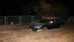 Edirne'de çamura saplanan otomobil kurtarıldı