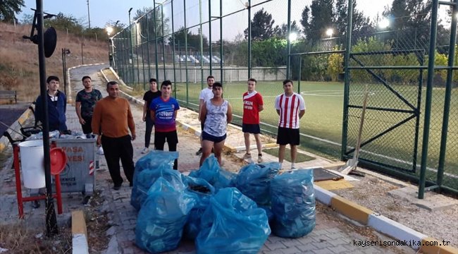 Edirne'de spor yaptıkları alanı temizleyen gençlere baklava ikramı