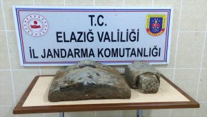 Elazığ'da Osmanlı dönemine ait 2 mezar taşı ele geçirildi