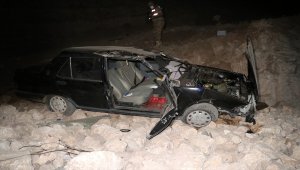 Elazığ'da otomobil şarampole devrildi: 2'si çocuk 5 yaralı