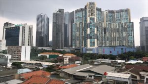 Endonezya'nın başkentinde Kovid-19 kısıtlamaları yeniden uygulanmaya başladı