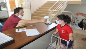 Engelli yüzücü Meryem milli formayı giymek için ter döküyor 