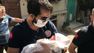 Fatih'te sokağa terk edilen bebek bulundu 