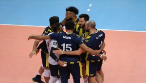 Fenerbahçe HDI Sigorta, AXA Sigorta Erkekler Şampiyonlar Kupası maçında Arkas Spor'u 3-1 yenerek kupanın sahibi oldu.