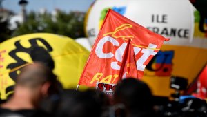 Fransa'da Macron ve hükümet karşıtı protestolar düzenlendi