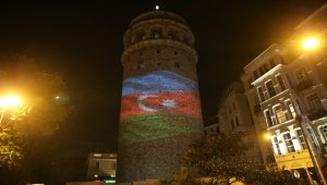 Galata Kulesi'ne Azerbaycan bayrağı yansıtıldı