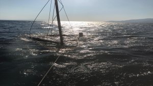 Gemlik Körfezi'nde alabora olan teknedeki 3 kişi kurtarıldı