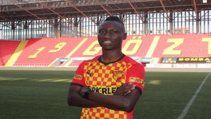 Göztepe, Obinna Nwobodo'yu transfer etti