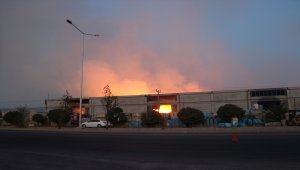 GÜNCELLEME 2 - Kahramanmaraş'ta fabrika yangınına müdahale ediliyor