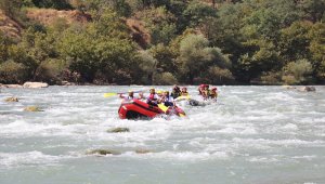 Hakkari'nin Zap Deresi'nde rafting heyecanı
