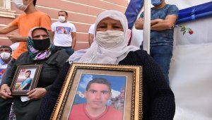 HDP önündeki eylemin 1. yılında bir aile daha evlat nöbetine başladı