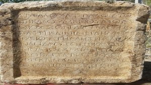Isparta'da Roma dönemine ait bin 800 yıllık kitabe ele geçirildi