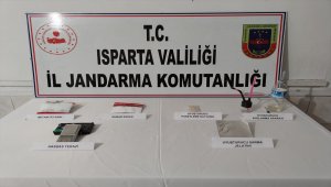 Isparta&#39;da uyuşturucu operasyonunda gözaltına alınan 5 şüpheliden 1&#39;i tutuklandı