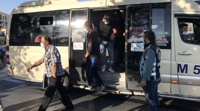 İstanbul'da 12 kişi kapasiteli aracında 33 yolcu taşıyan minibüsçüye ceza kesildi
