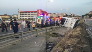İstanbul'da yolcu otobüsü devrildi: 11 yaralı
