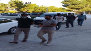 İzmir'de 10 kişinin 1 milyon 500 bin lirasını dolandıran 5 zanlı Manisa'da yakalandı
