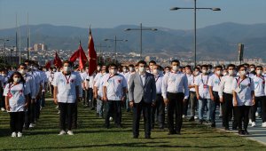 İzmir'de "İstiklal İçin Kararlılık Yürüyüşü"