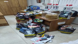 İzmir'de kaçak 31 kilogram tütün ile 10 şişe etil alkol ele geçirildi
