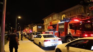 Kadıköy'de 3 katlı binada yangın çıktı